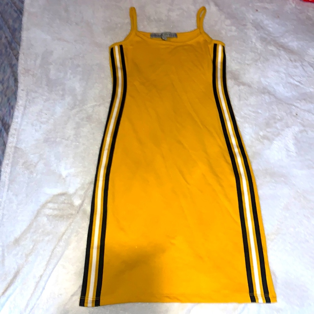 Yellow hour glass dress with split in the back